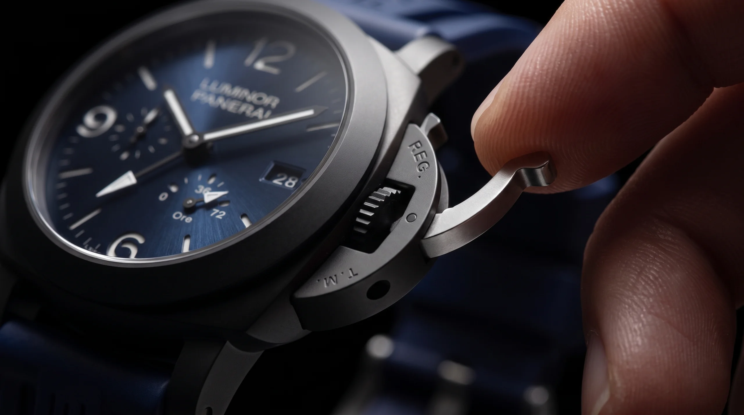 Panerai Luminor crown and protecting lever, opening the crown to set the watch