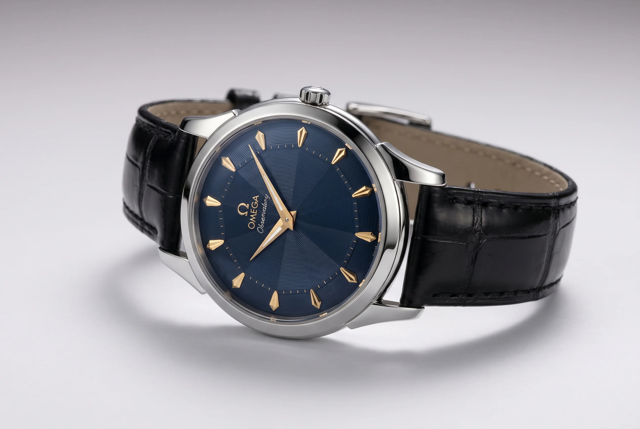 Omega Constellation Observatory 140.13.39.21.03.001 in O-MEGASTEEL with deep blue dodecagonal pie-pan dial and dog-leg lugs
